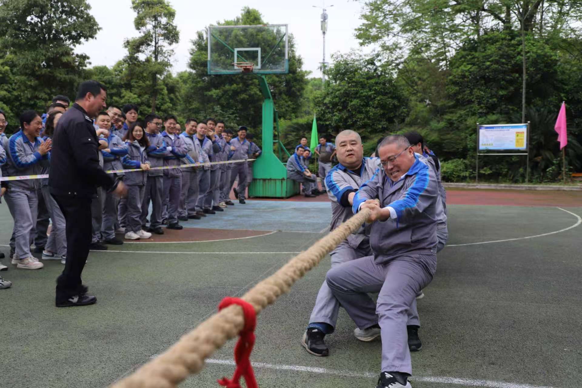 凝心聚力  “绳”采飞扬——公司举办建厂86周年职工拔河比赛 星空手机官网入口-星空(中国)集团